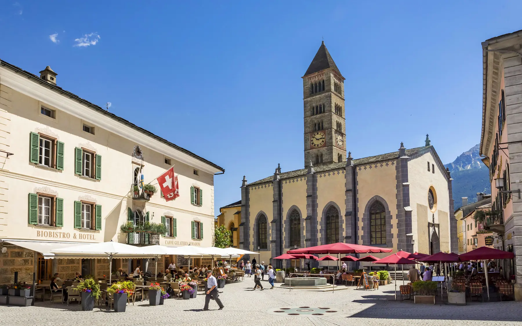 Poschiavo: Dove il Tempo Sceglie di Fermarsi Poschiavo: Dove il Tempo Sceglie di Fermarsi